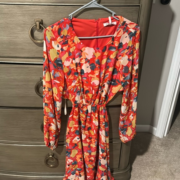 BCBG Generation dress size medium. Back cut out. Floral print - Picture 1 of 5